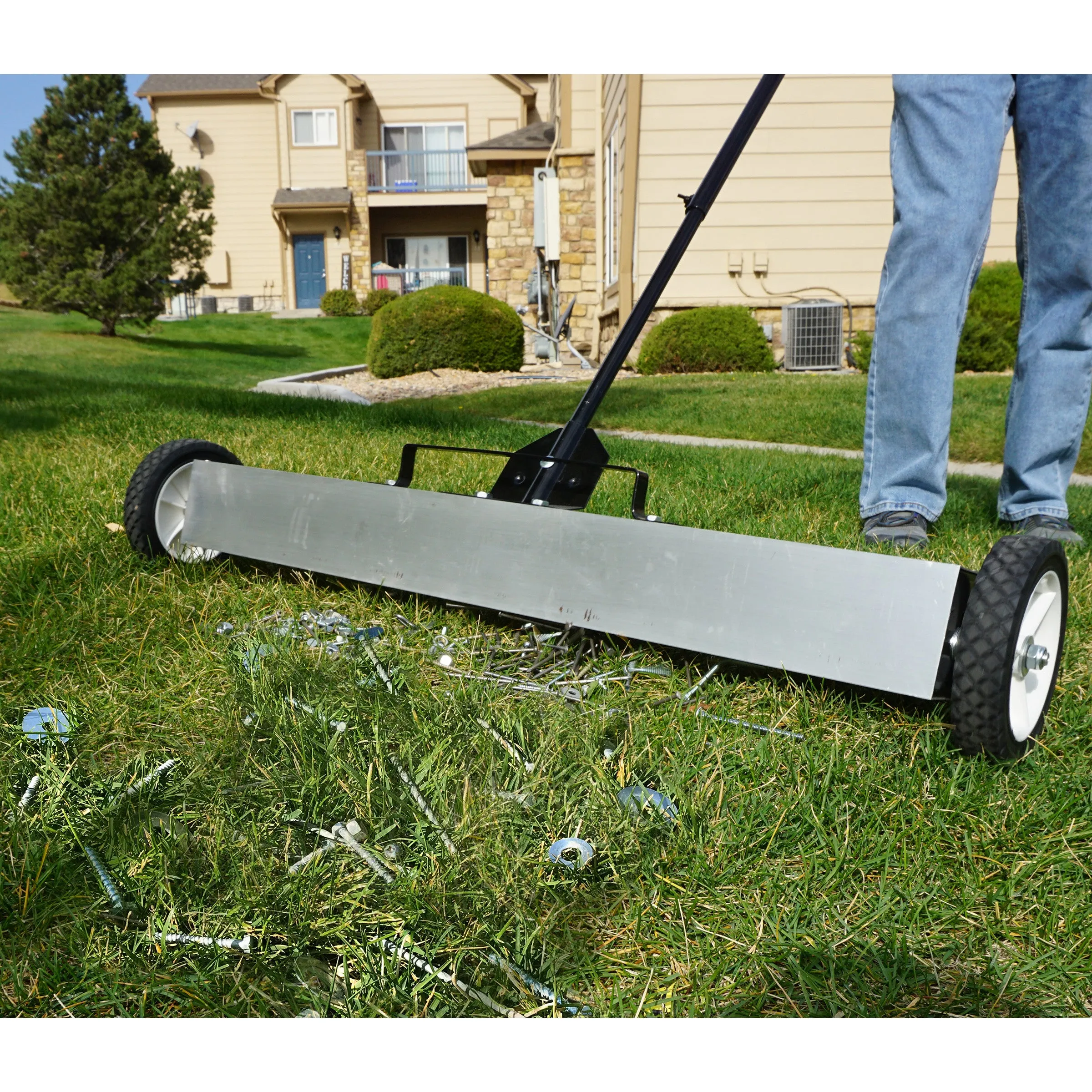 Magnetic Floor Sweeper with Quick Release