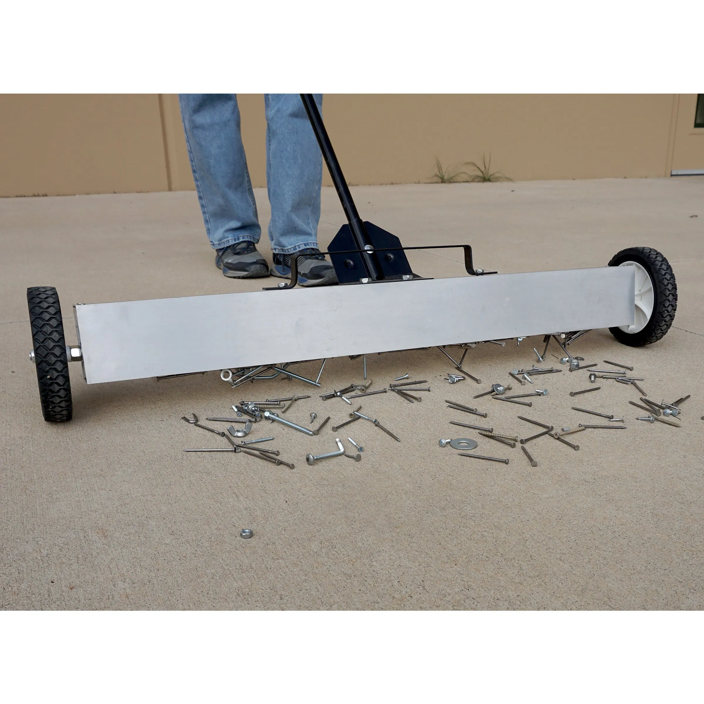 Magnetic Floor Sweeper with Quick Release